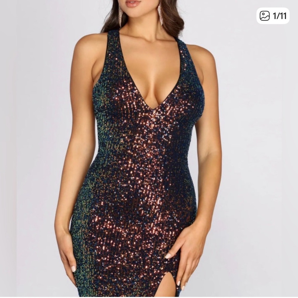 NWOT Windsor Sleeveless V-Neck Sequin Bodycon Dress in Midnight Multi
